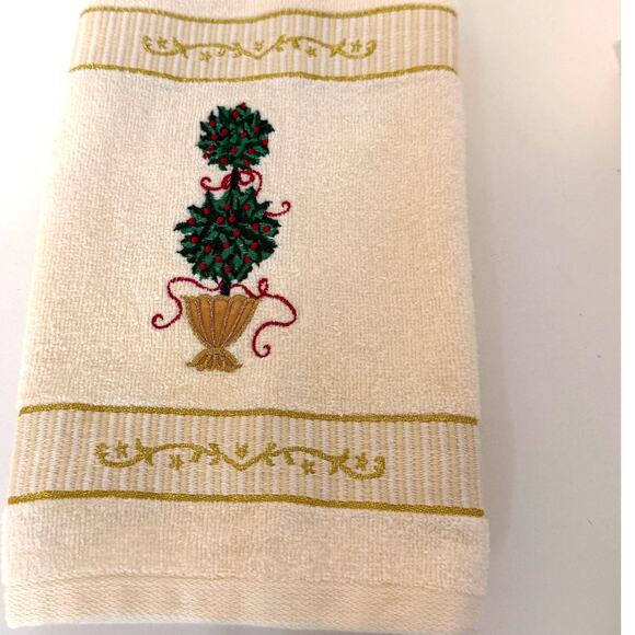 Vintage Christmas Holiday Embroidered Hand Towels Cotton Set of 2 Guest Towels - Picture 2 of 3